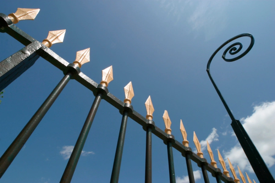 How to Install a Chain Link Fence in Manteca, CA